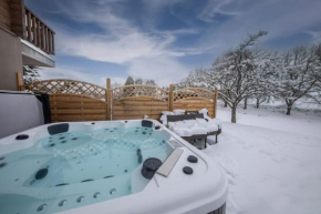 Pétillant Chalet aux 3 étangs avec SPA, Sauna et Véranda